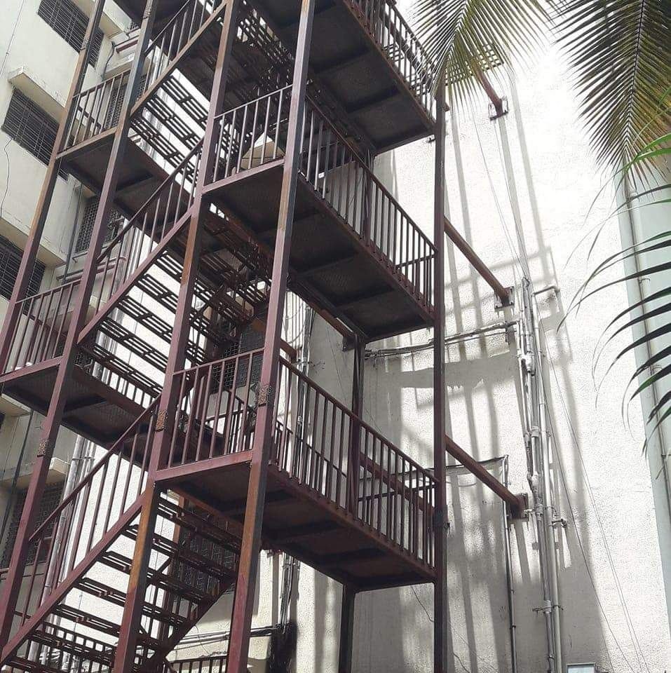 On-site steel staircase welding and repair work in Pune