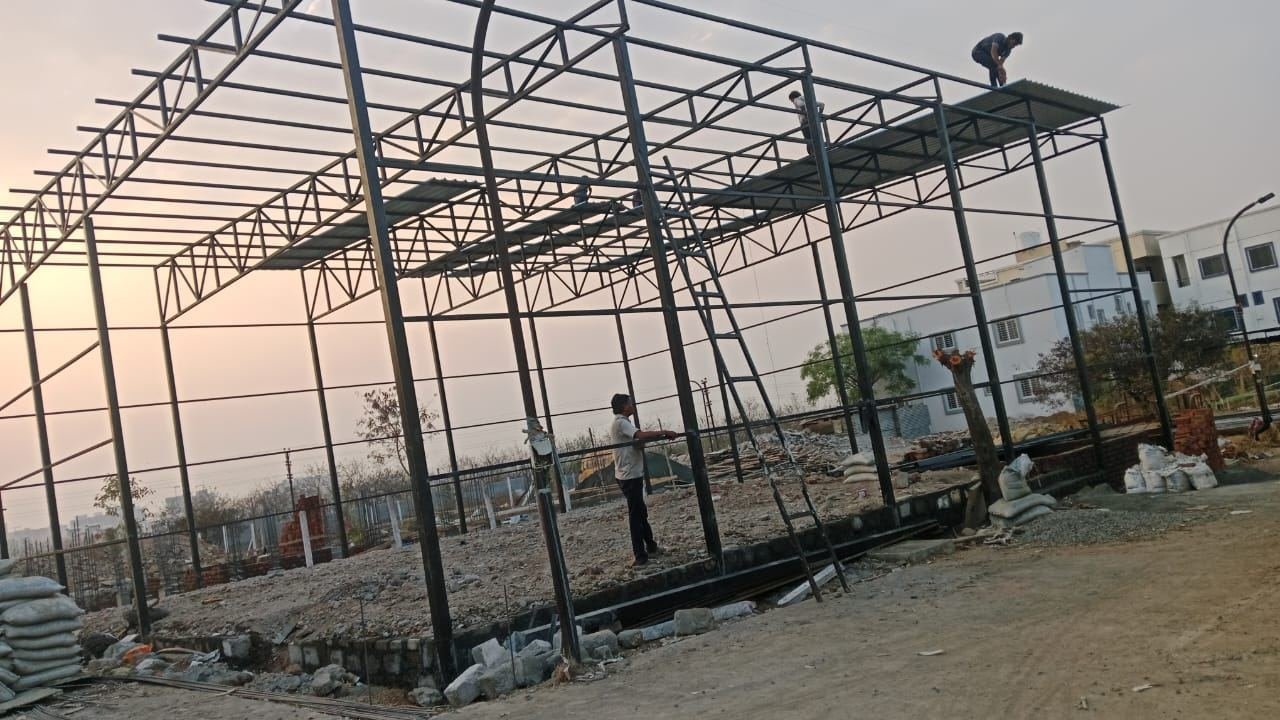 Industrial shed steel frame erection